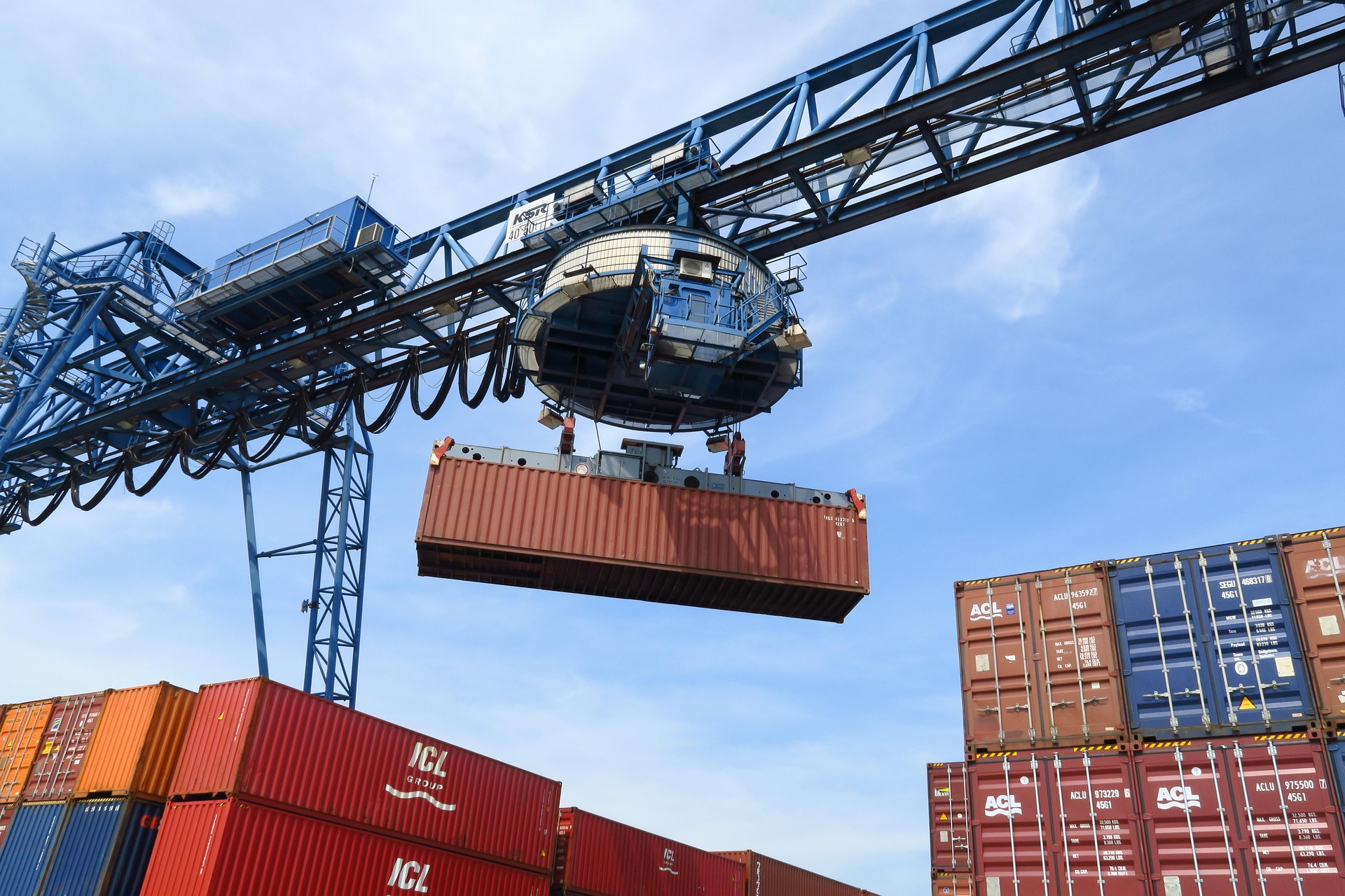 Lifting equipment professionals at work